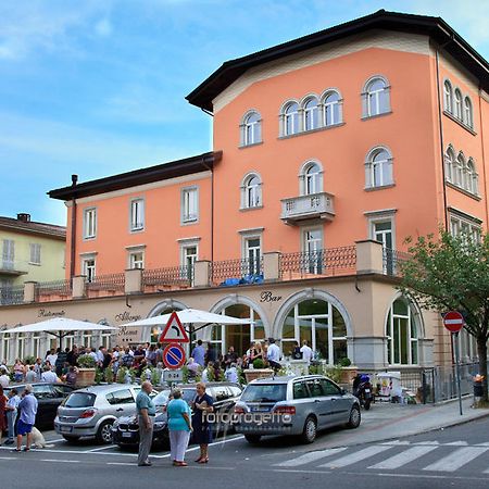 Albergo Roma Борго-Валь-ди-Таро Экстерьер фото